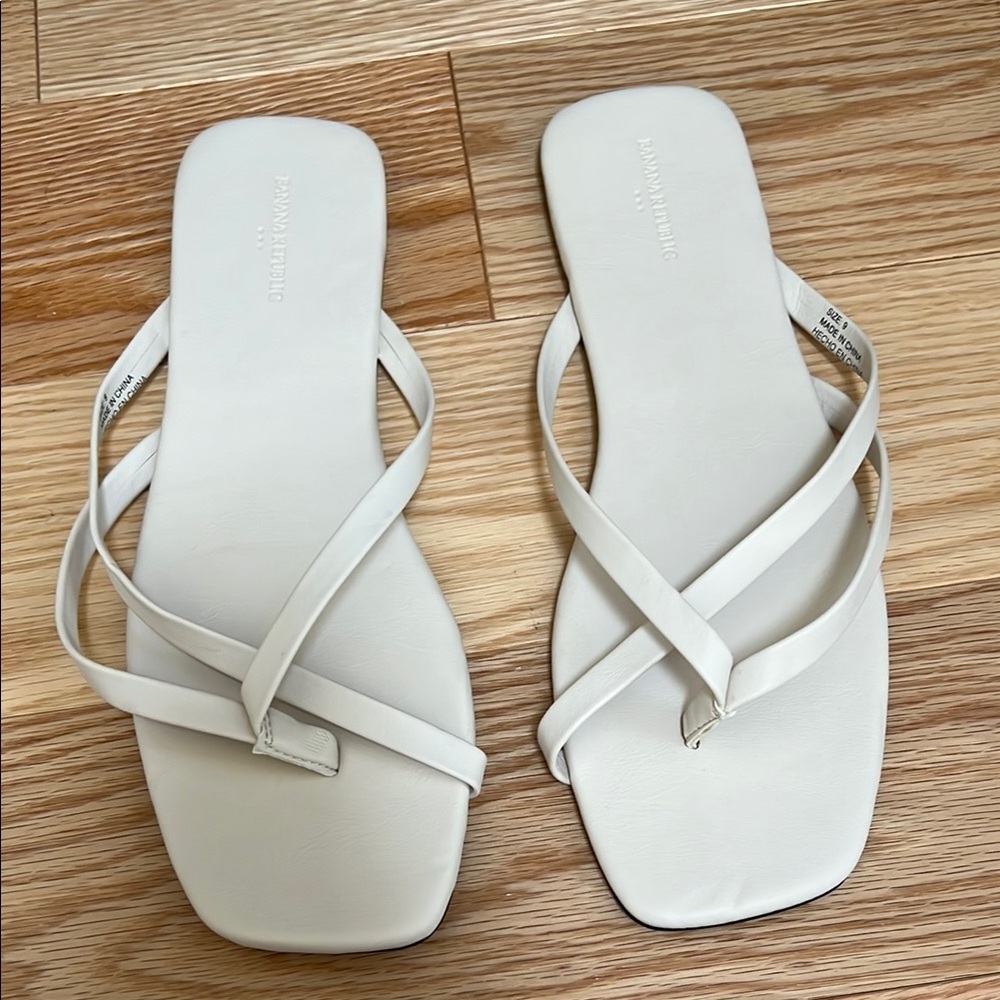 Banana Republic factory SZ 9, natural stone Barely there sandals.